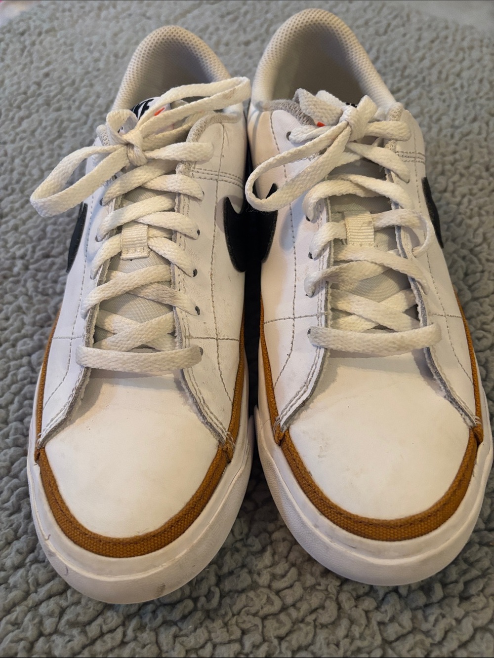 Nike Legacy White & Tan Low-Top Sneakers with Black Swoosh Size 5
